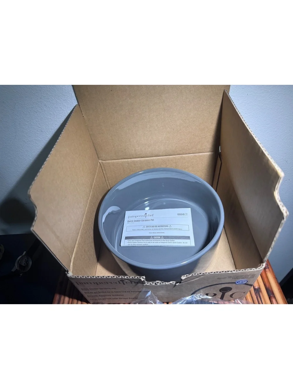 Pampered Chef Quick Cooker Ceramic Pot 100043 New Open Box Silicone Lid
